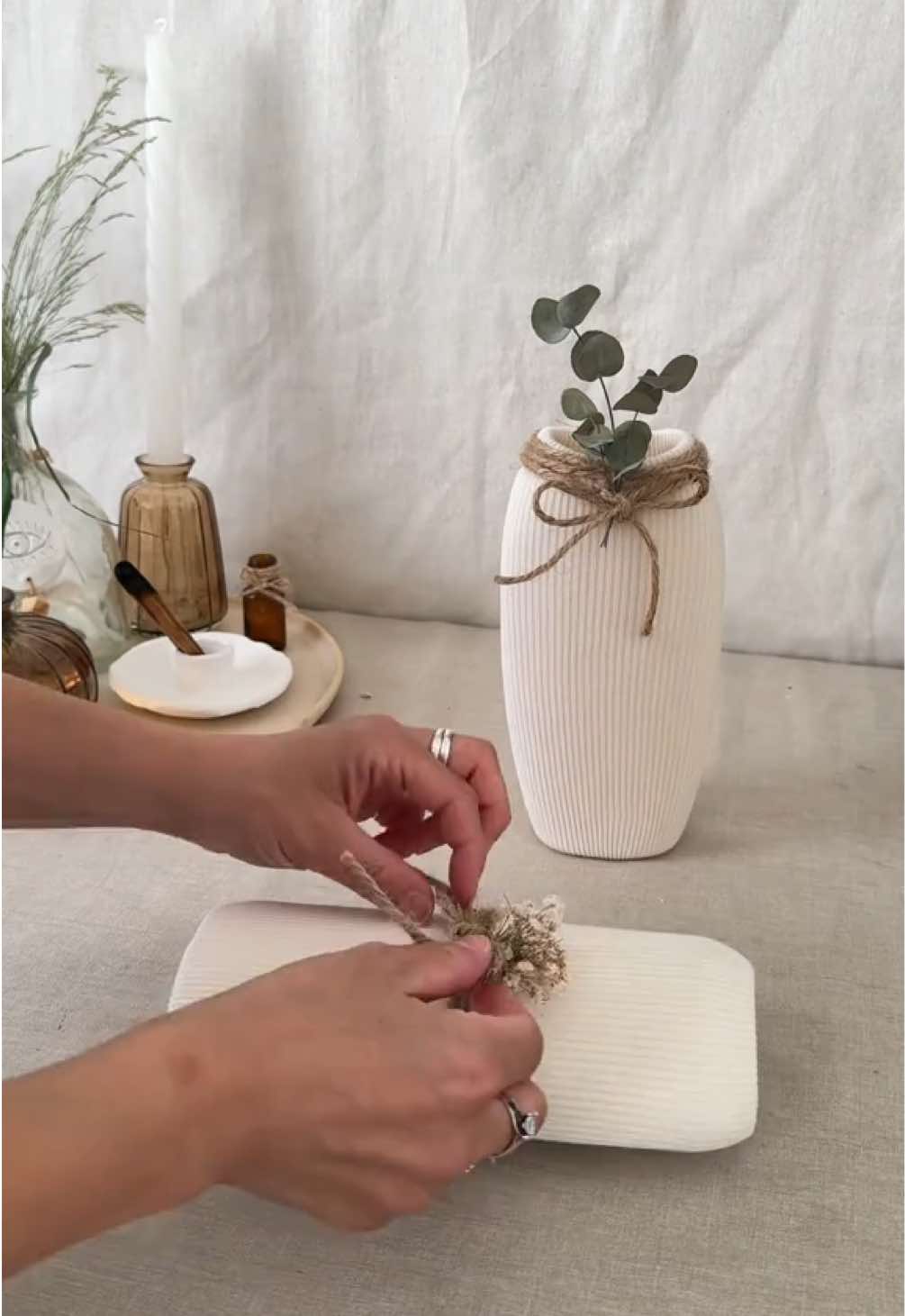 Diy recycled shower gel bottles vases ✨ Save for later and follow for more diy ideas 💡 #DIY #handmade #craft #decoração #vase #recycle #trending 