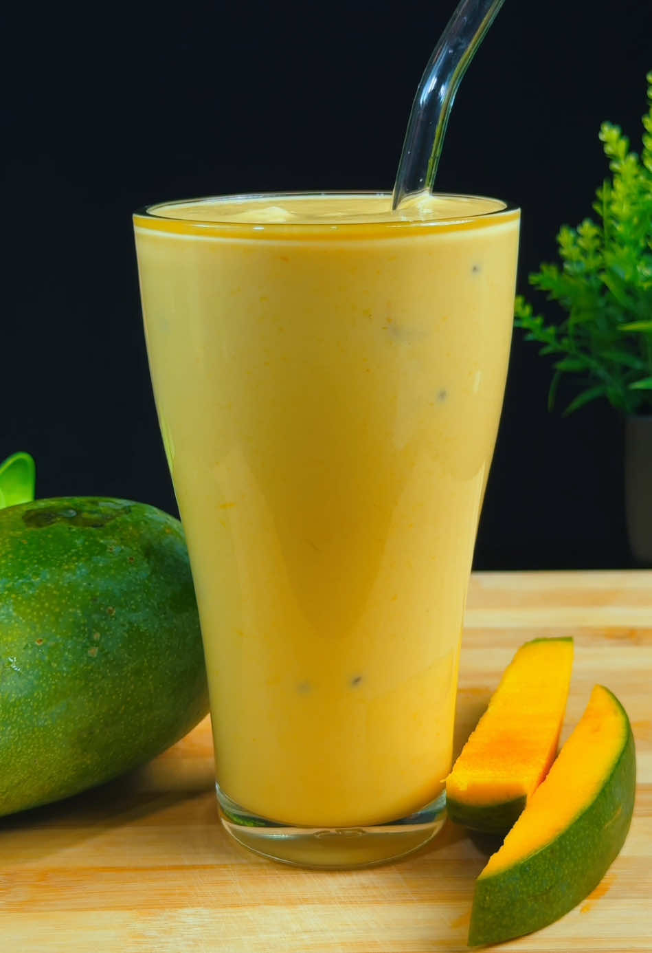 Mango Smoothie #mango #smoothie #asmr #refreshing #summerdrink #fyp 