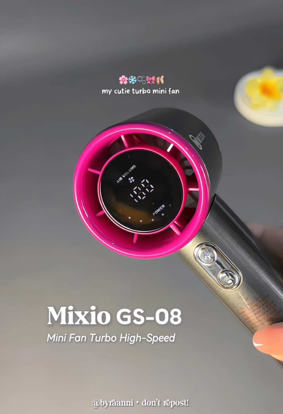 Hwaa.. mewah banget mini fan terbarunya @MIXIO 🥹🎀 Dengan baterai 4400mAH dan kecepatannya sampai 17000Rpm mantul bangett si inii ❄️🌬️ #mixio #mixioofficial #kipas #kipasangin #kipasanginportable #kipasmini #kipasmurah #kipasportable #kipasanginviral #kipasminiportable #kipasmixio #turbojetfan #kipasturbo #turbofan #mixiogs08 #wibgajian #gajiansale #paydaysale