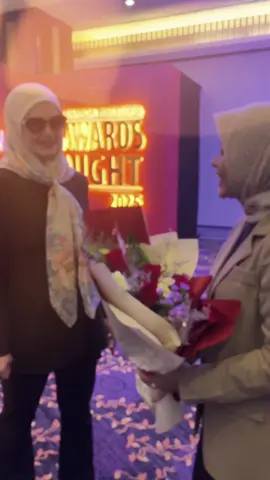 Masih gak nyangka mimpi di masa kecilku akhirnya jadi kenyataan 🥹❤️🌹 @Siti Nurhaliza #sitinurhaliza #idola 