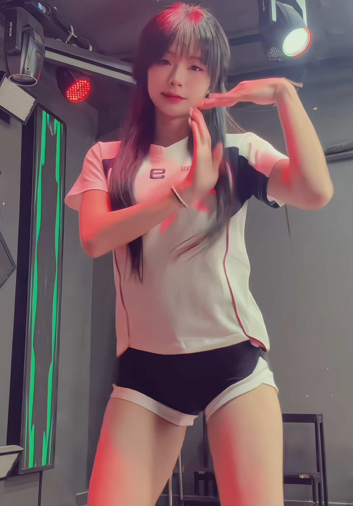 mua dc cái áo ưng vkl phải way #fyp #dance 