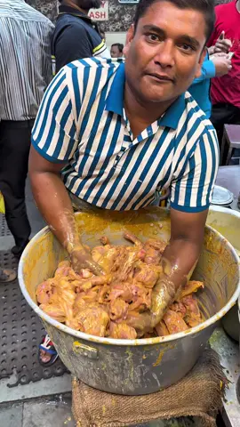 THIS is Delhi street food! 🇮🇳🔥👇 This was my first time visiting Delhi and it was a real shock to the system 😅 Food hygiene is near enough non existent but this is the way of life for so many people. Ironically this was some of the best street food we had during our trip. The chicken was crispy but still juicy on the inside and the blend of masala gave it a great kick of heat 👏 If you’re ever visiting Deli @aslam_chicken.official is definitely one to visit #delhi #delhistreetfood #delhifoodblogger #delhifood #delhifoodie #delhifoodguide