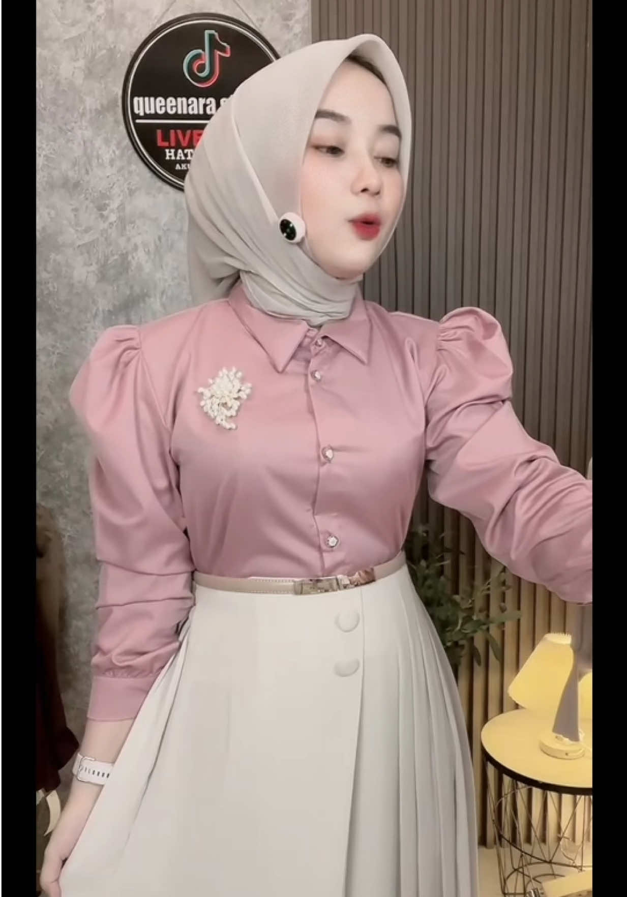 Warna baru rose 🌸✨🤍 #OOTD #ootdhijab #blouse #kemejapink #kemejapuffywanita #celliekulot #kulot 