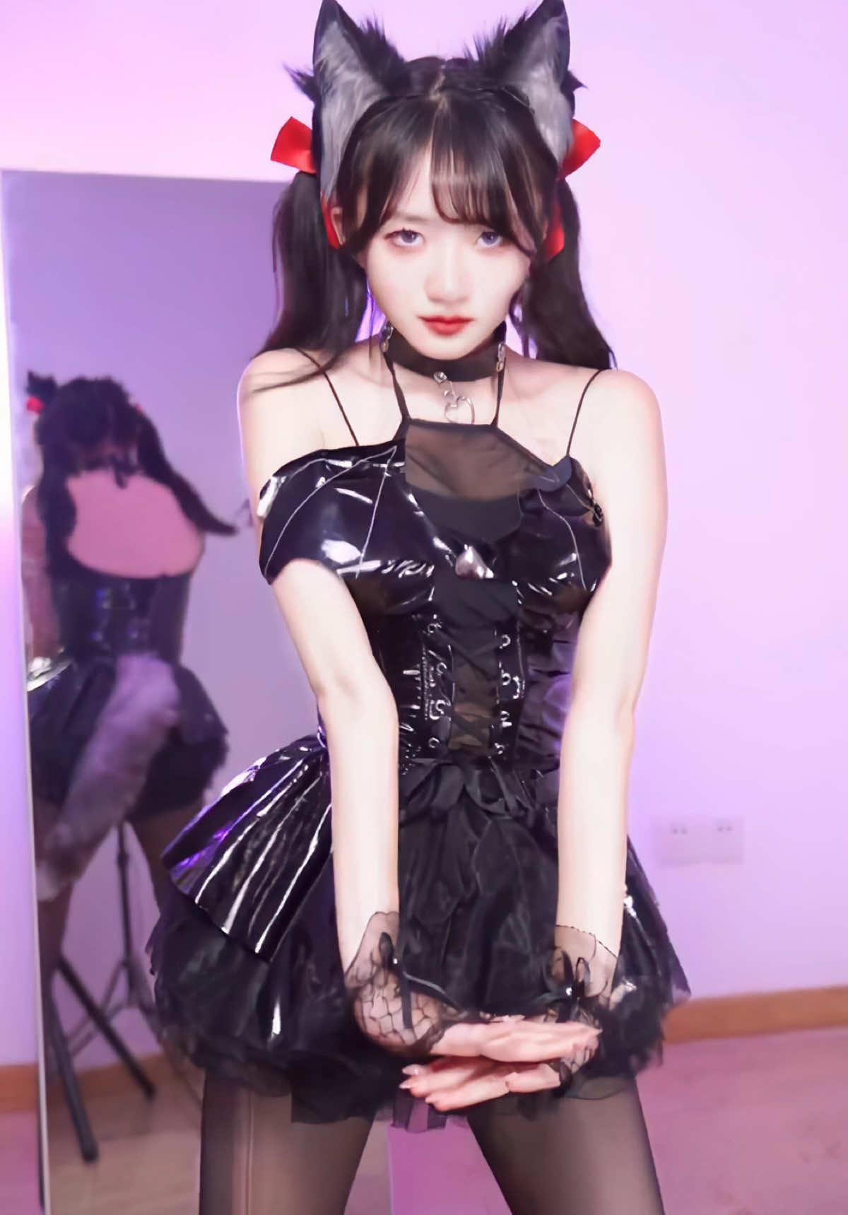 Sexy dancer in leather skirt #sexy #beauty #cutegirl #minidress #highheels #beautylegs #asianbeauty 