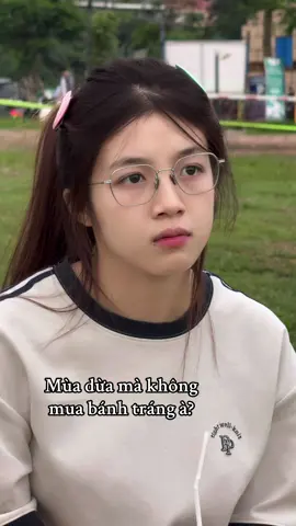 Thấy tôi chỉ xách 1 quả dừa trên tay lúc đó cổ đã thấy trên thế giới này không ai bất hạnh bằng mình 