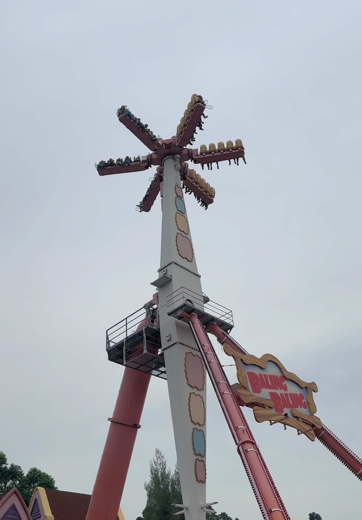 Siapa yang berani naik wahana baling baling ? #dufan #duniafantasi 