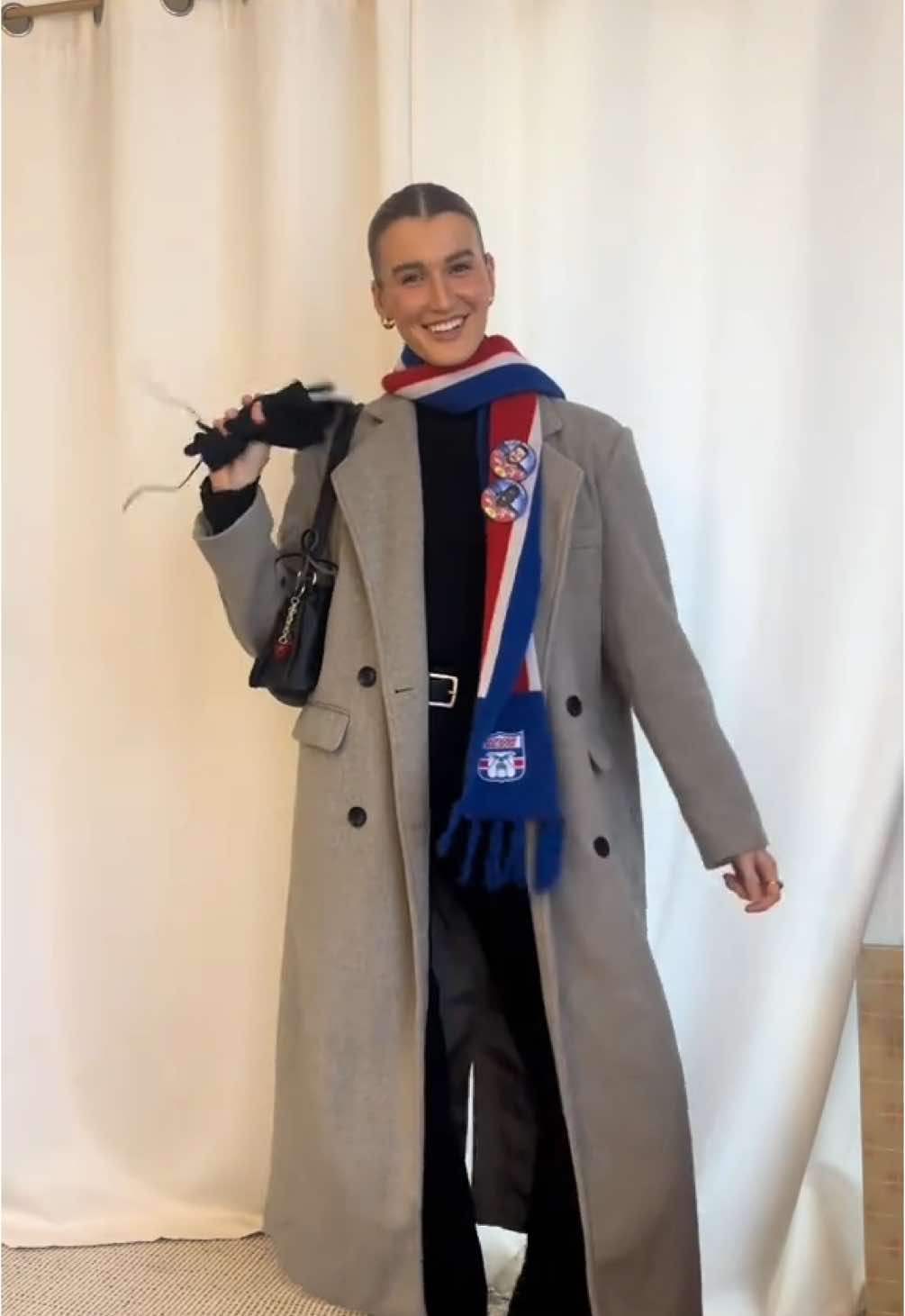 outfit for the footy, go doggies!  trench is @prettylittlething jeans are @ZARA  top is from @target  #footy #afl #ootn #outfit #outfitideas #outfitinspo 