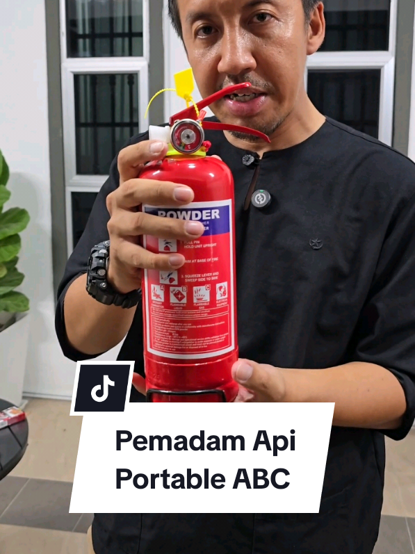 Sediakan payung sebelum hujan. Penting ada pemadam api. #fireextinguisher #pemadamapi #kebakaran #kebakaranrumah #keretaterbakar 