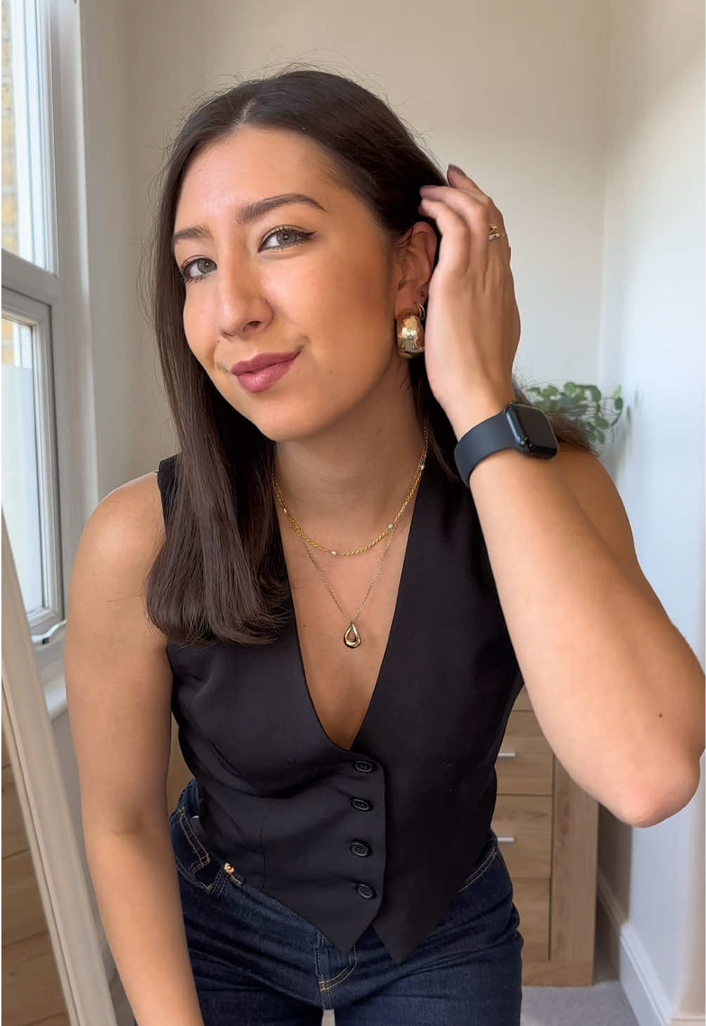 A simple waistcoat and jeans combo - my go to outfit for a spring weekend! #outfitideas #weekendoutfit #weekendootd #waistcoat #jeansandanicetop #everydayoutfit 