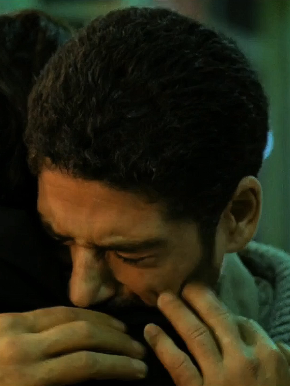 Keşke bizde seninle son bir kez sarılabilseydik sevgilim...  #ıssızadam  #sonbirkezsarılma #ada #alper #aşk # 