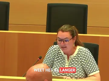 @Vlaams Belang verdedigt Vlaamse soevereiniteit, beschermt onze identiteit en zet de belangen van onze mensen op de eerste plaats. #Arizona doet nét het omgekeerde. 👎🏻 #DeWeverI #SocialeZaken 