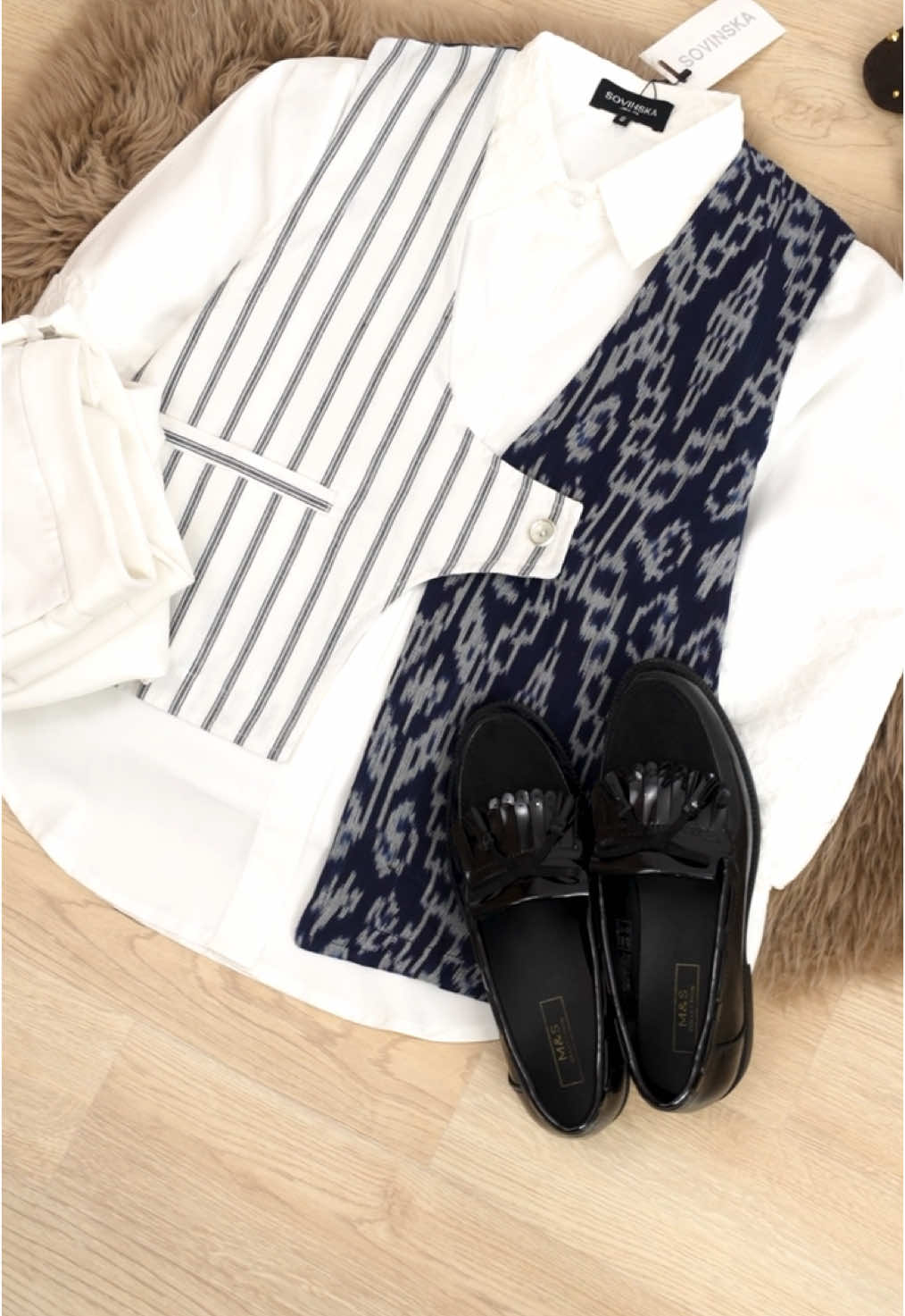 Vest kerja berbahan adem dan ringan, bikin kamu tetap nyaman meski aktif seharian #vestkerja #vestbatik #vestwanita #batikmodern #batikindonesia #lokalbrand #vestcantik 