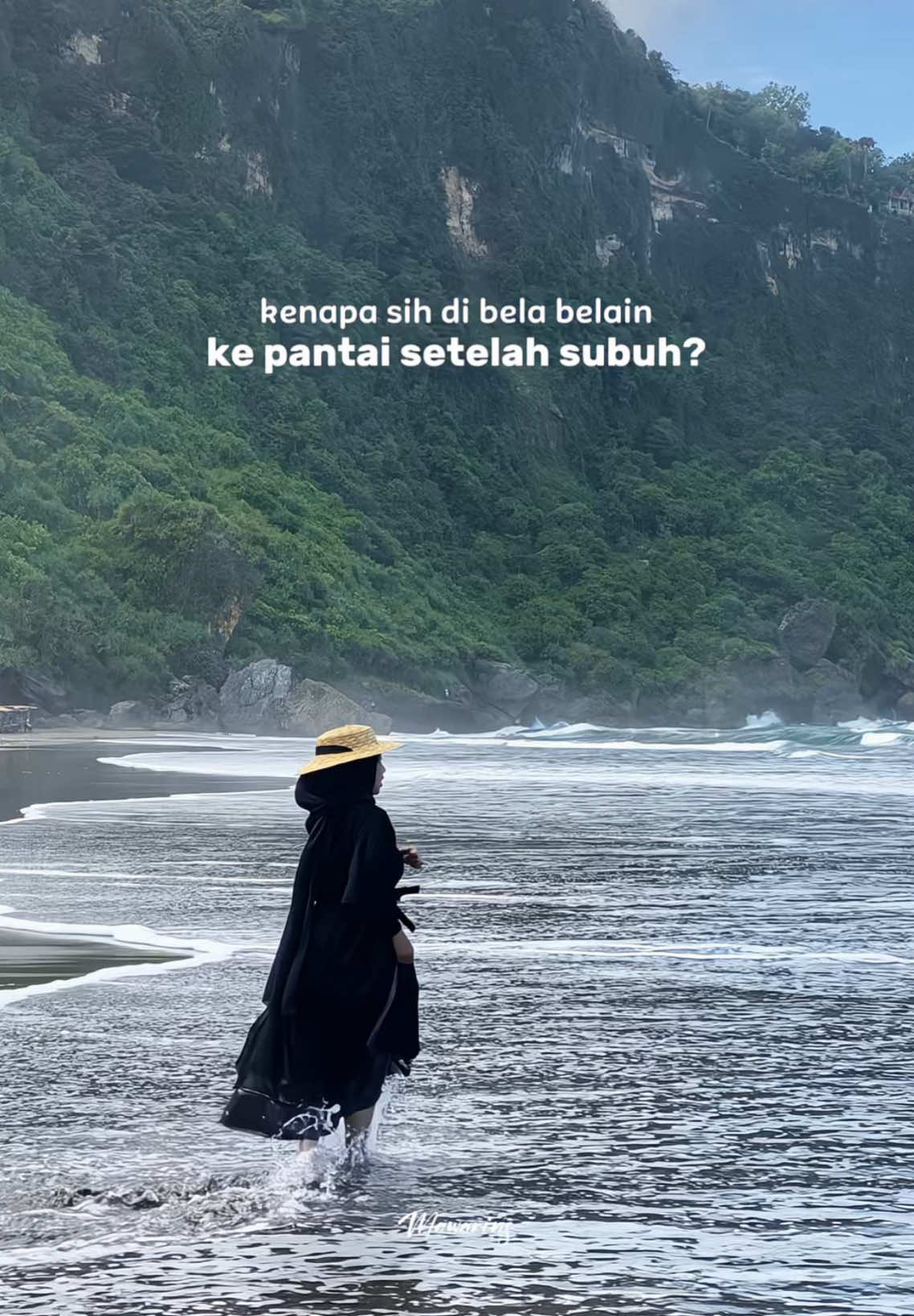 Kalo biasanya parangtritis identik sama sunset & rame pengunjung. Kalian bisa cobain treking pagi ke ujung dekat tebing cantik ini 📍Pantai Parangendog Purwosari, Gunungkidul Next kita #dolanvirtualwithmay kemana lagi ya?