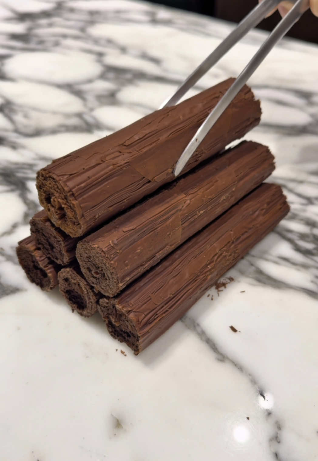 麻布台ヒルズで厚さ0.03mmの日本一薄いチョコレートが食べられるお店！🍫 「MATTE Bottega del Cioccolato」 📍 東京都港区麻布台1-2-4  麻布台ヒルズガーデンプラザ #japanesefood #japanfood #japan #tiktokfood #東京グルメ
