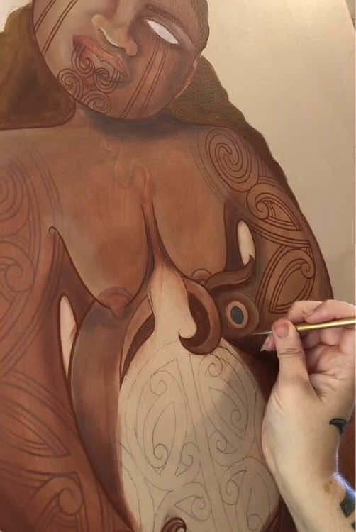 Smashing some lines 🤣 #lining #toimaori #toi #maoriart #painting #kowhaiwhai #wahine #maori 