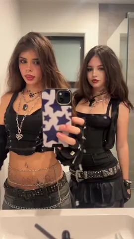 My twin again @lilith 