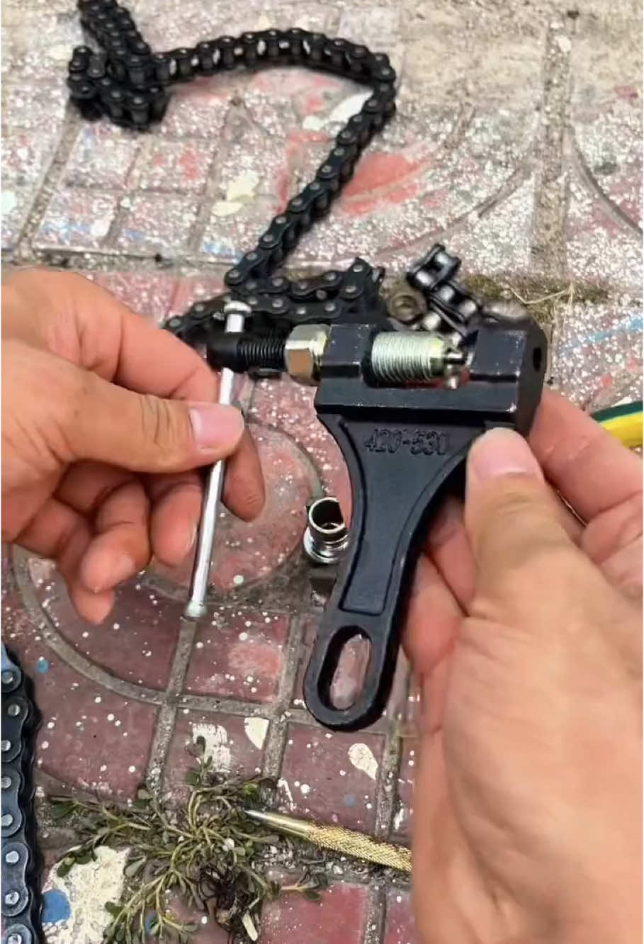 Special tools for chain disassembly of motorcycle tricycles, universal 4-chain detacher # high-performance utility # chain remover # maintenance tools # good tools to share # life skills#goodthing #fouryou #philippines #fyp #hardwaretools #hardwareshop 
