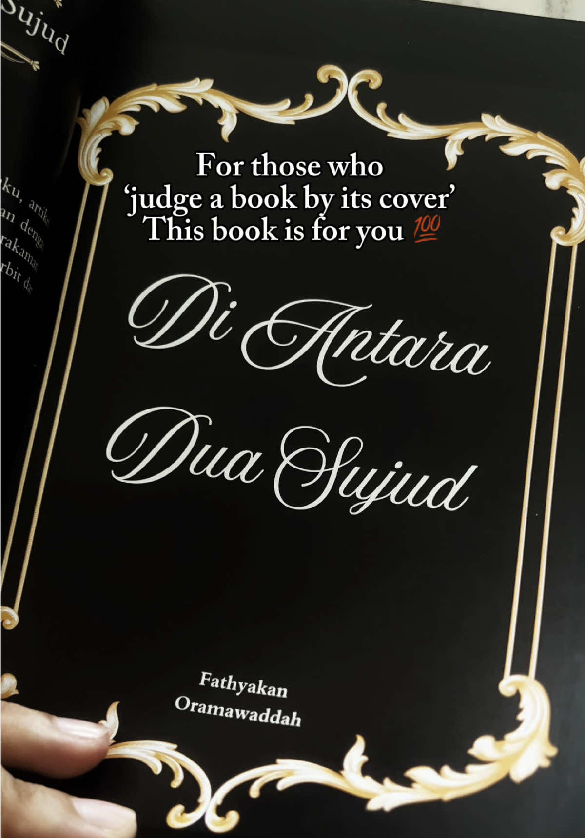 Percayalah! Ni novel paling cantik pernah nampak! 🫠✨  Novel : Di Antara Dua Sujud Genre : Halal Love Story Vibes : Hijrah - Mesir - Ayat2 Cinta Karya : Fathyakan & OraMawaddah #diantaraduasujud #thyora #pbakl #fathyakan #oramawaddah #novel #wattpad #bukuviral #buku 