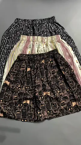 Celana rayon adem dari kallyoutfit #celanasantai #celanahommy #celanapendek 