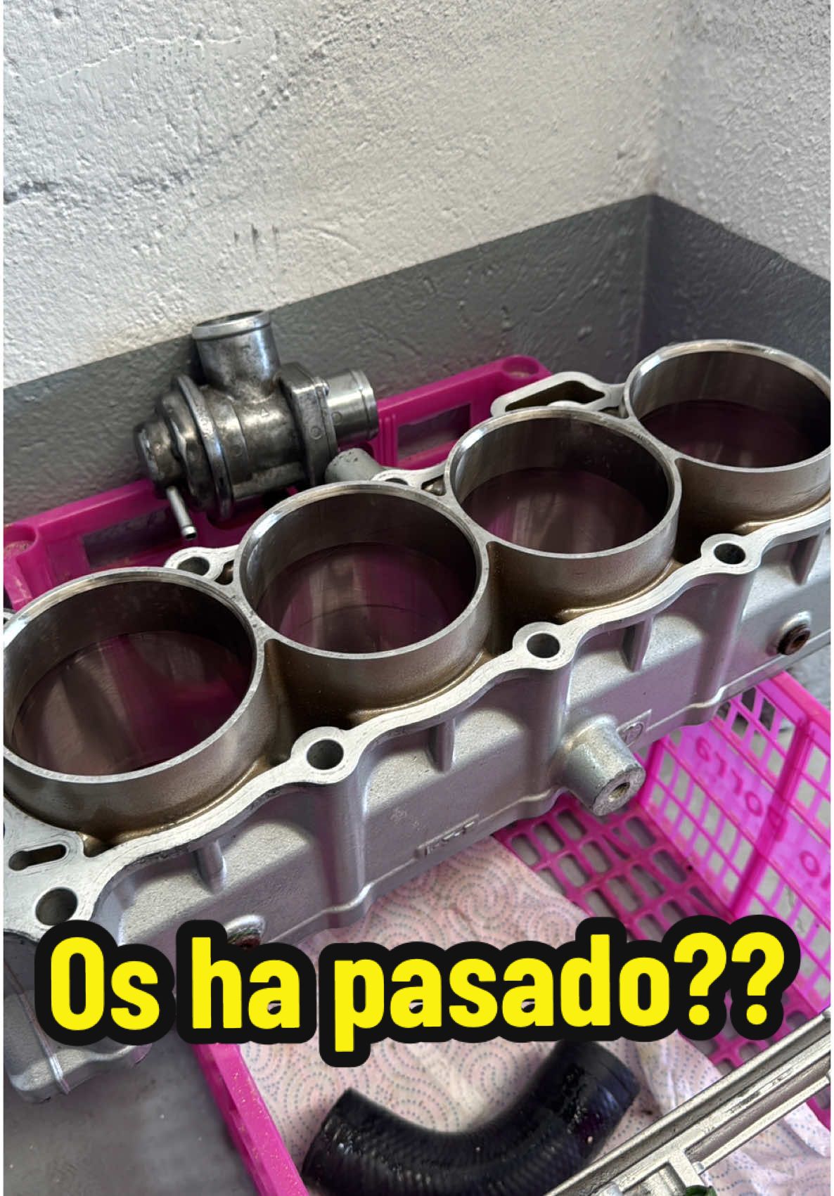 Hoy queremos compartir algo que no solemos contar, pero que es importante. Hemos tenido un conflicto con un cliente que, desde el principio, quiso que trabajáramos a su manera. Que si esto sí, esto no, presente en cada paso, cuestionando cada movimiento… En East Coast Mechanics respetamos a todos los clientes, pero también pedimos lo mismo para nuestro trabajo. Somos profesionales, con experiencia y muchos motores reparados. Y si no nos dejas trabajar, no podemos garantizar el resultado. Así que tomamos una decisión: le devolvimos el motor y cerramos el servicio. Porque aquí no se trata solo de reparar —se trata de hacerlo bien, con criterio, con seguridad, y con responsabilidad. Confiar en un mecánico no es solo pagarle, es dejarle hacer su trabajo. 💪🏼⚙️ Gracias a todos los que sí confiáis y entendéis el valor de un trabajo bien hecho. #EastCoastMechanics #MecánicaResponsable #ProfesionalesDelMotor #ConfíaEnElProceso #MotorNáutico #MecánicaNáutica #MotoresFueraBorda #TallerMóvil #NoTodoVale #TrabajoBienHecho #RespetoProfesional #asínosetrabaja 