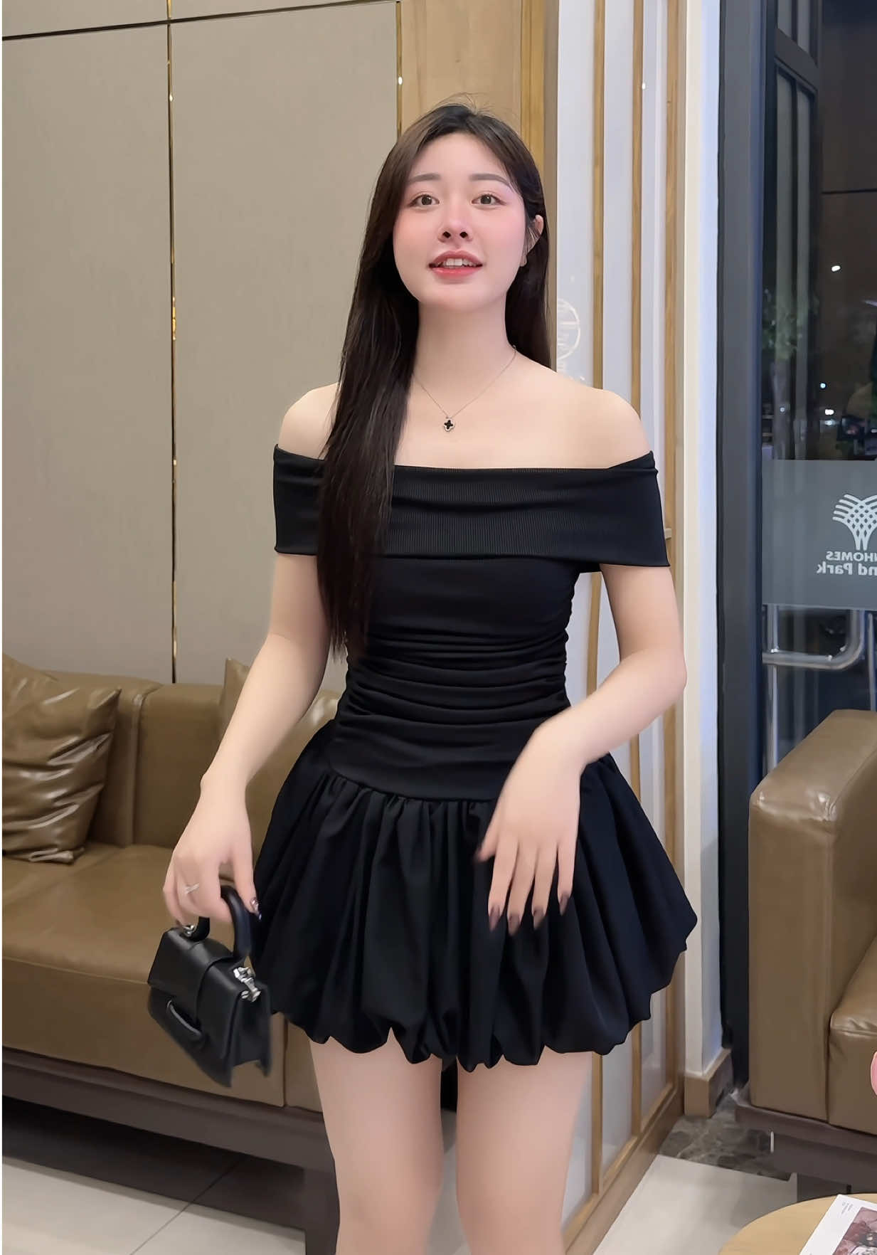 Váy xinh mặc lên hack dáng lắm luôn 💕 #vayxinh #vayhottrend #vayxinhsangchanh #vayhackdang #viral #xuhuong 