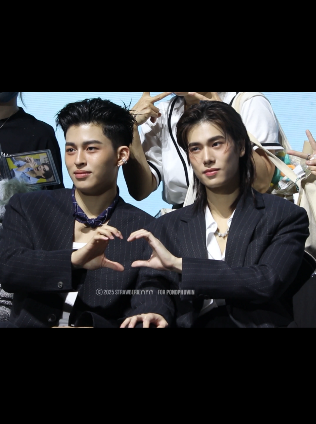 กว่าจะเป็นหัวใจได้เนาะ เล่นตัวมากก  😄 #ppnaravit #phuwintang #pondphuwin #LOLFanFest2025D1 