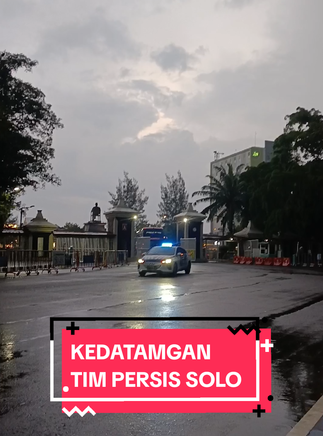 kEDATANGAN TIM PERSIS SOLO #persis #persissolo #persissolo1923 #persissolosakjose🔥🔥 #sambernyawa #1923 #manahansolo #pasoepati #ultras1923 #gariskeras1923 #surakartans #solo #persissolosakjose🔥🔥 #sakjose 