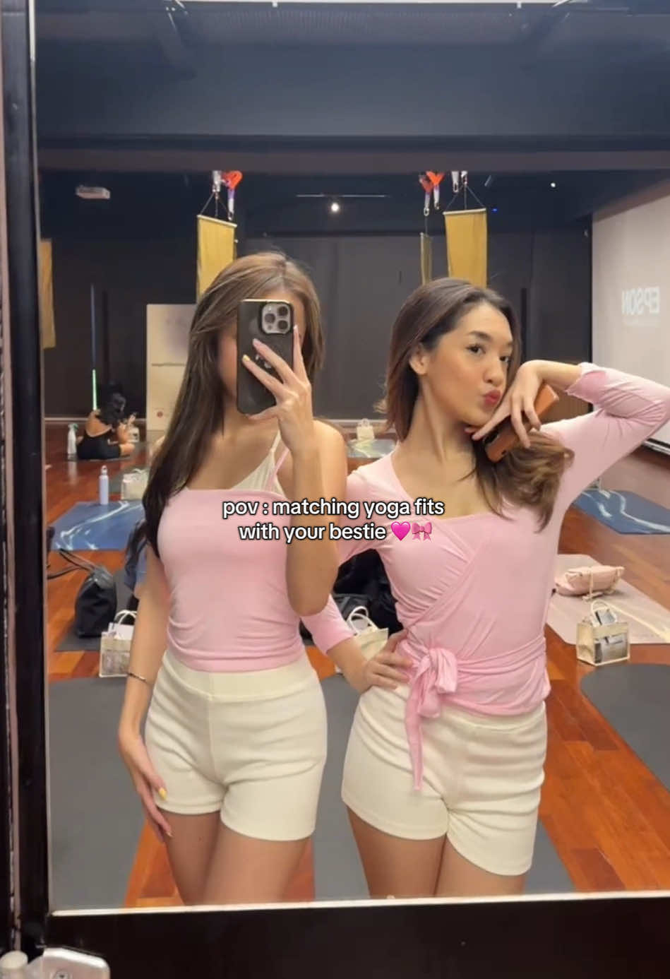 🩷🤍 perfect combination #outfit #Fit #outfitinspo #yoga #yogafit 