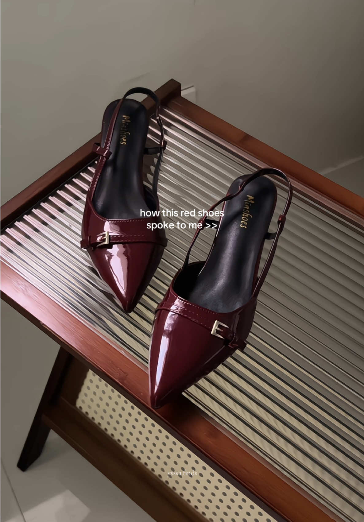 girly get this red shoes asap!!!! 👠 #redshoes #redsandals #sandals #OOTD #footwear 