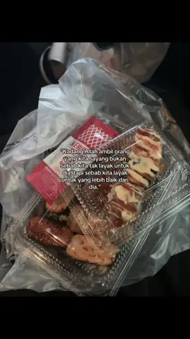 ya Allah, jika engkau mengambil dia dari hidupku kerana engkau tahu aku layak untuk yang lebih baik, maka aku mohon,  tenangkanlah hatiku dengan redha, gantikan luka ini dengan bahagia yang engkau redhai, dan hadirkan seseorang yang mencintaiku kerana mu, membimbingku ke jalan mu, dan menjaga hatiku sebagaimana aku ingin menjaga cintaku kepada mu. jangan biarkan kehilangan ini menjauhkan aku dari mu, ya Allah. jadikan ia batu loncatan untuk aku lebih mengenali cinta yang sebenar, cinta yang membawa aku ke syurga.