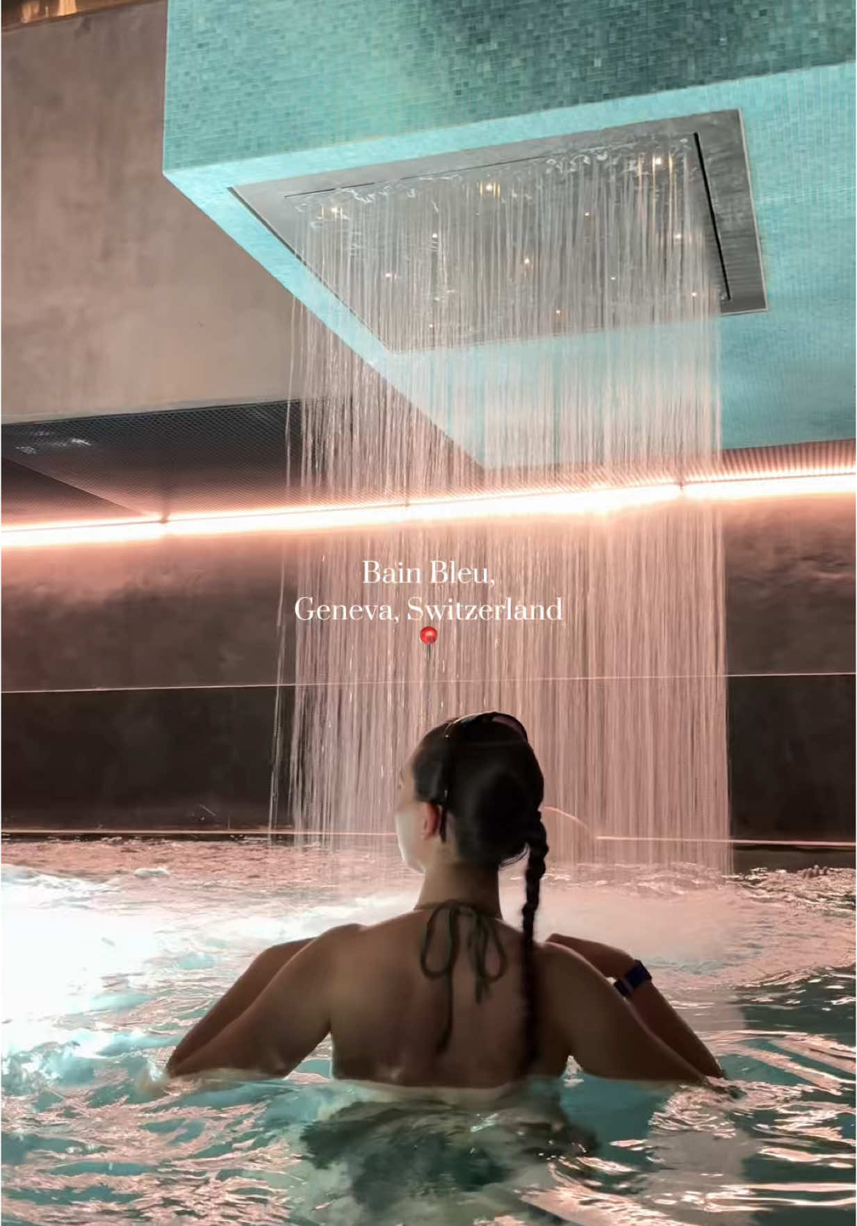 A rooftop spa hates to see me coming… 🧖‍♀️🏔️🤝🏼 Take this as your sign to book that viral spa trip overlooking Geneva and the Swiss mountains 🏔️ 🫶🏼 #viralspa #bainbleu #europeansummer #swissspa #spa #traveltiktok  #geneva 