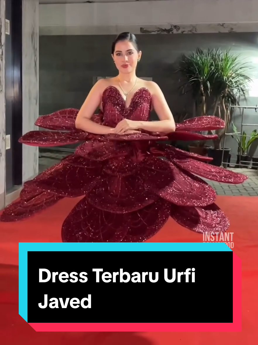 Itu gimana duduknya ya?😂 #urfijaved #urfijavedfashion  #unique #outfit #dress #actress #bollywood #bollywoodfans #bollyindonesia #tiktok #viral #trending #semuaorang #fyp #fypage #fyppppppppppppppppppppppp 