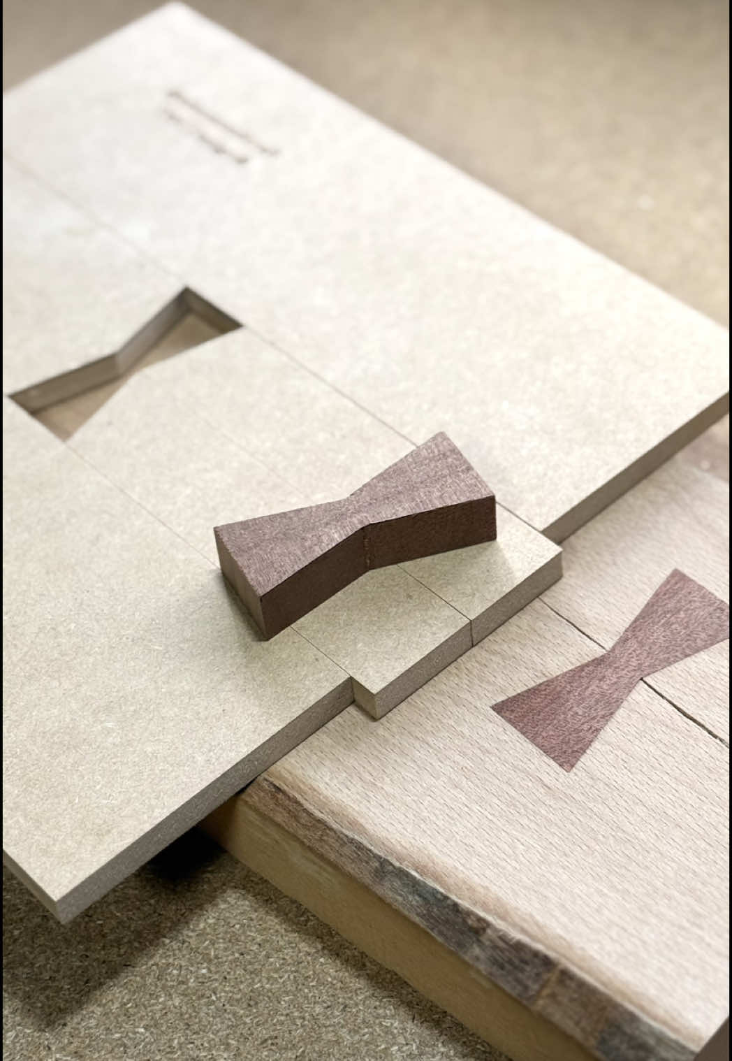 How to Easily Make a Butterfly Key (Bow Tie) Template. #woodworking #DIY #asmr #joint #wood #jig 