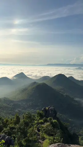 Cumbri dengan lautan awan nya  #bukitcumbri #sunrise #wonogiri24jam 