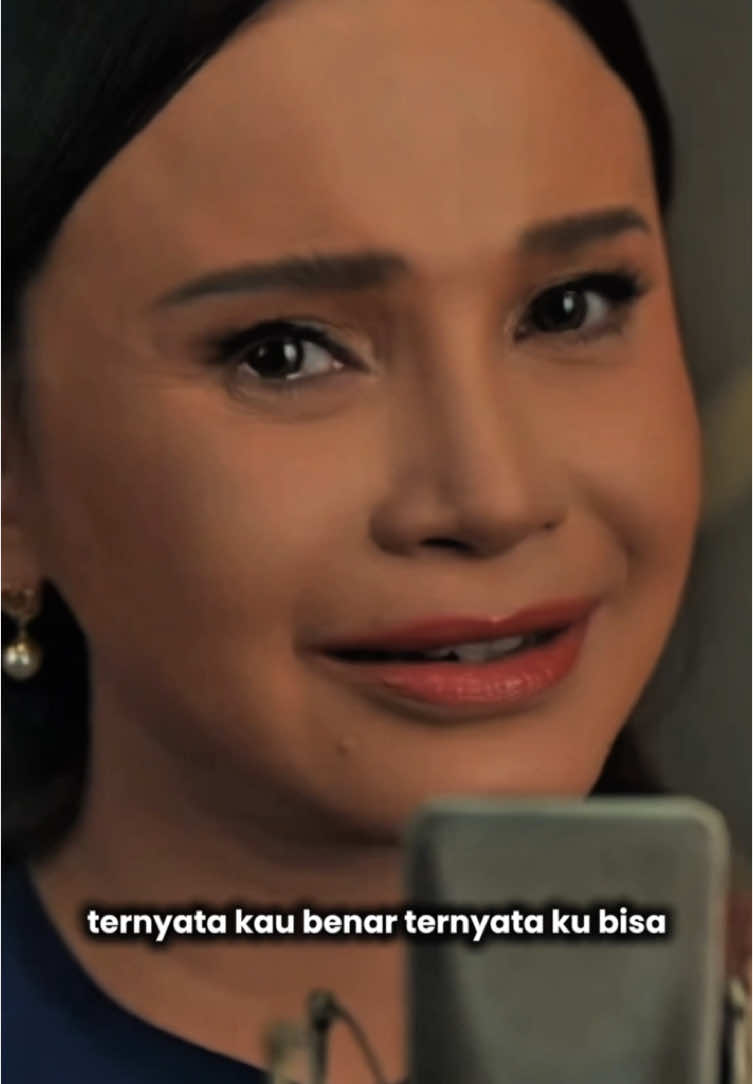Kamu yang selalu berkata “aku baik-baik saja”. Padahal dia tau kamu tidak sebaik yang terlihat 🥺 Deep banget lagunyaa teh @Rossa 😢😢😢 #akubaiksaja #newsong #takinginusaidisini #rossa #rossadiva #divaindonesia