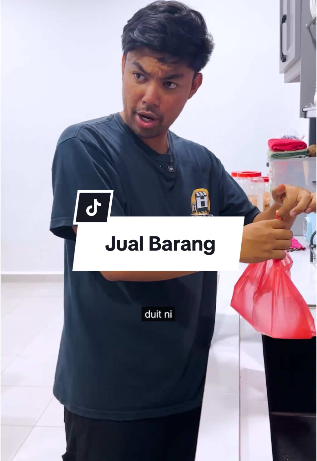 zaman sekarang semua benda nak dijual ek. tapi ada ke yang jual udara? #fyp #fypシ #ukhwahbersamaawanazstyle 