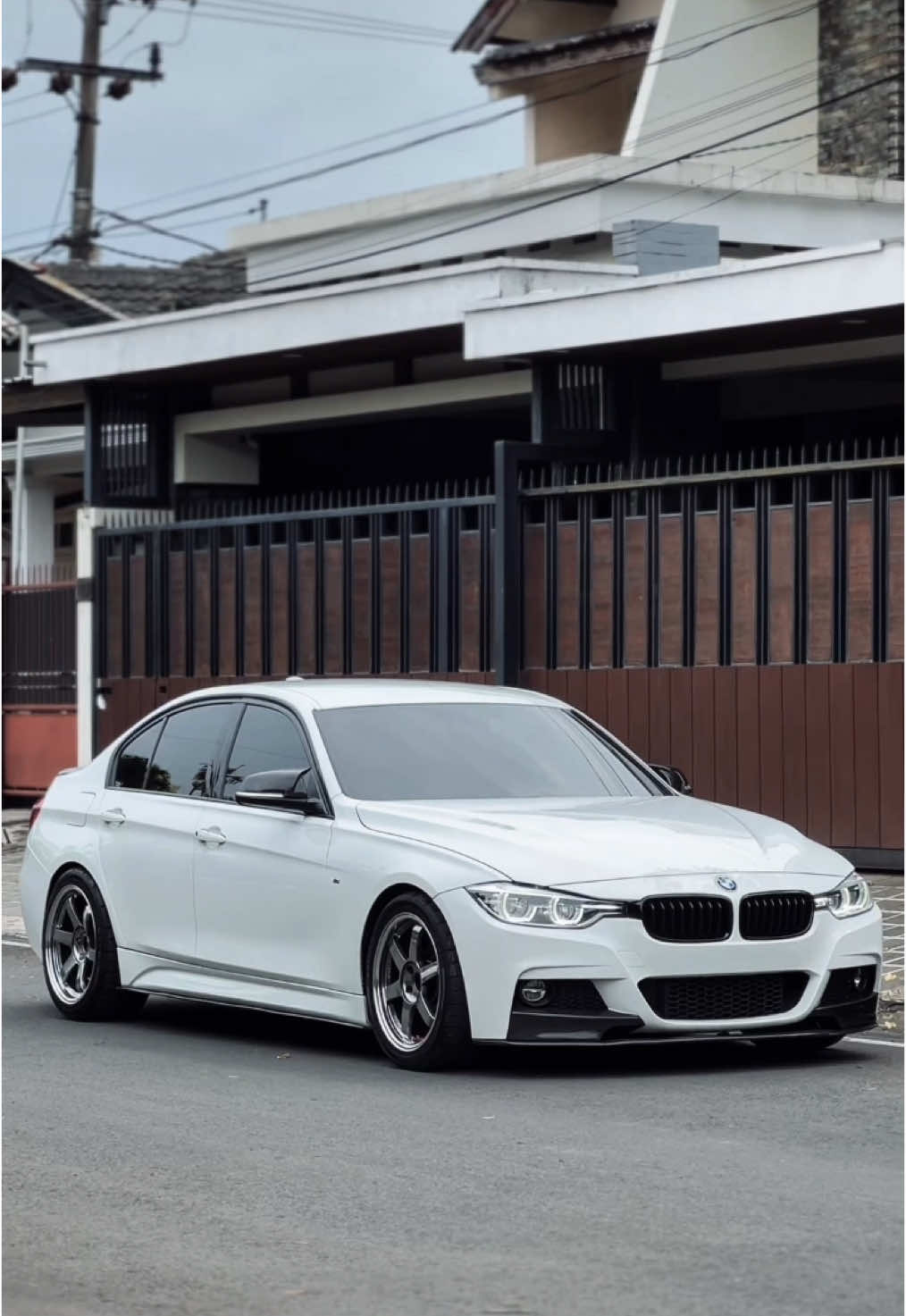 For sale❗️ • BMW F30 320I LCI B48 2017 • ODO 33 RIBU • ATAS NAMA PRIBADI , PEMAKAIAN PRIBADI • INTERIOR & EXTERIOR TERAWAT • SPEEDOMETER DIGITAL 6 WB • PAJAK ON • SURAT - SURAT LENGKAP • MESIN KERING NO REMBES 💰: 370 JT ☎️: 085806514709 📍: MALANG KOTA #f30 #bmw #viralvideo #jualbelimobil #mpeformance #malang #beranda #fyp #4u
