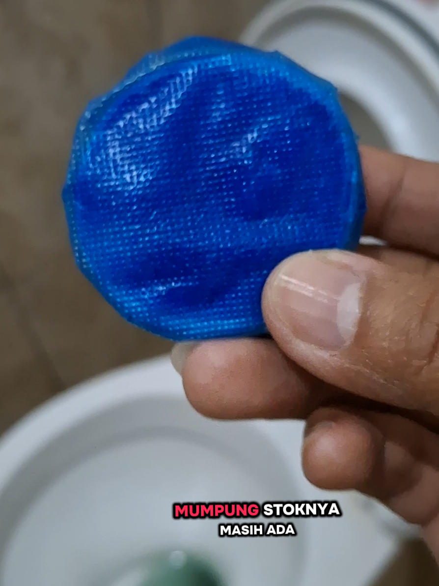 bikin toilet kalian lebih bersih dan nyaman dengan tablet biru ini biar serasa di hotel bintang lima #tabletbiru #tabletpembersihtoilet #pembersihtoilet #flushtoilet #toiletflush #wibgajian 