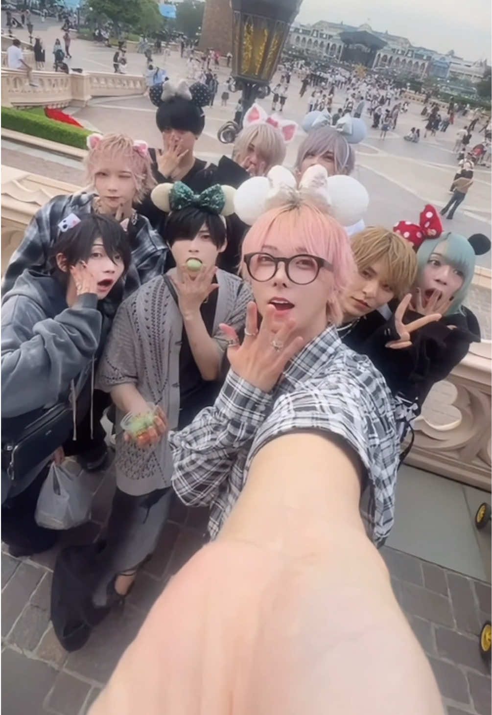 みんなでディズニー🐭🏰 だれと行ったらたのしそう？🎶 #DeXeultio  #デクス  #デクスウルティオ  @ren_dxu  @No.2  @hikaru_dxu  @sera_dxu  @daichi_dxu  @No.6  @kaodashi_7_konchan  @No.8  @No.9 ibuki 