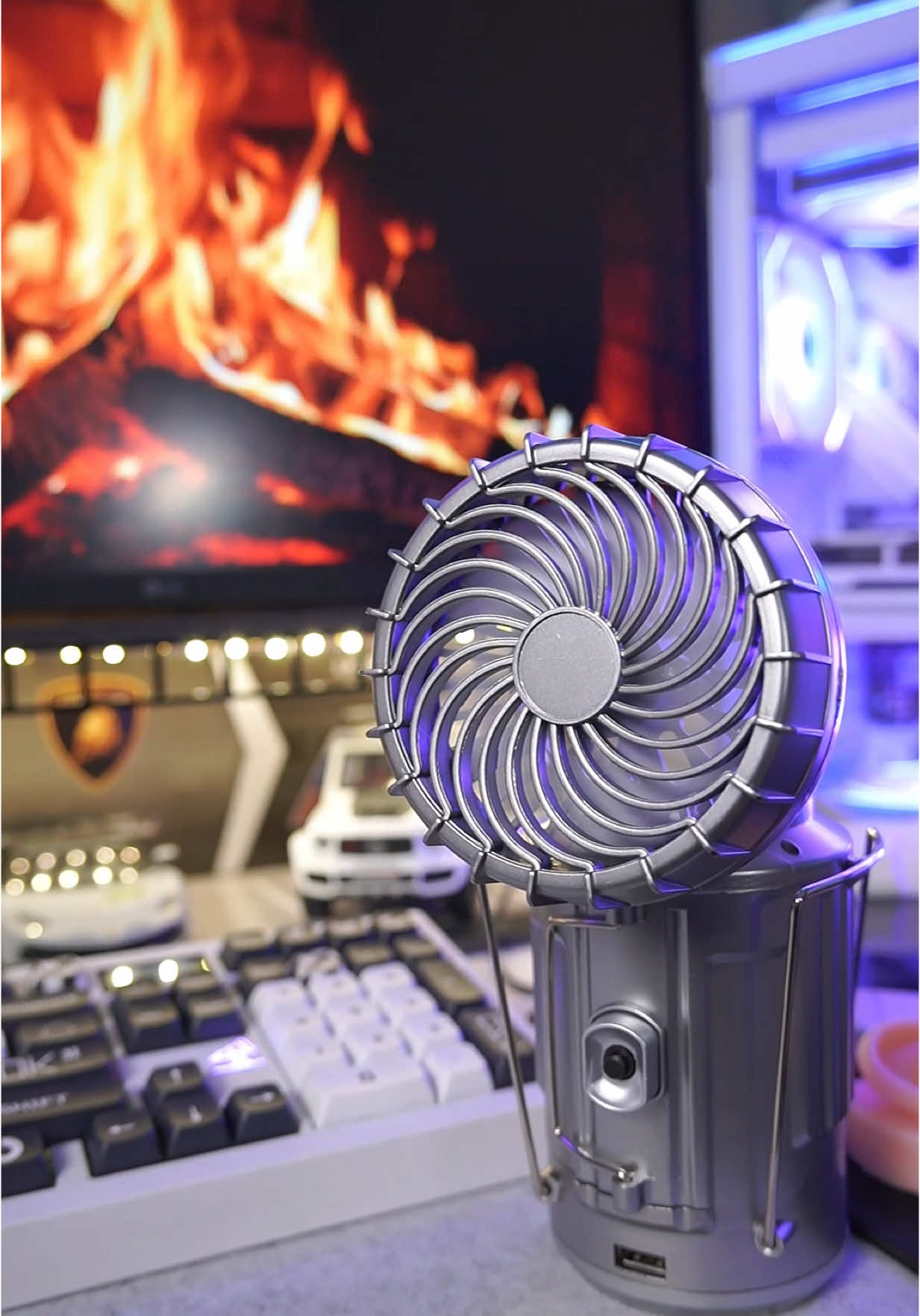 Trả lời @mèo đen Quạt gió đa năng tích hợp sạc sự phòng, làm được đèn pin mà có vài chục cành #LearnOnTikTok #ductienloi 