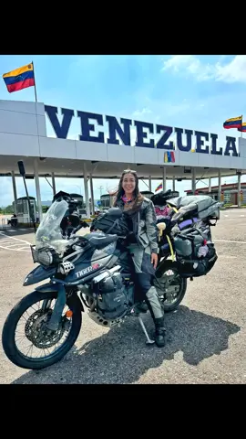 Chica Argentina 🇦🇷 visita Venezuela 🇻🇪 en su viaje de Argentina 🇦🇷 hasta Alaska 🇺🇲 en moto junto a su perrita Huma 🐶  ..gracias por la visita y buen viaje , bendiciones infinitas 🙏