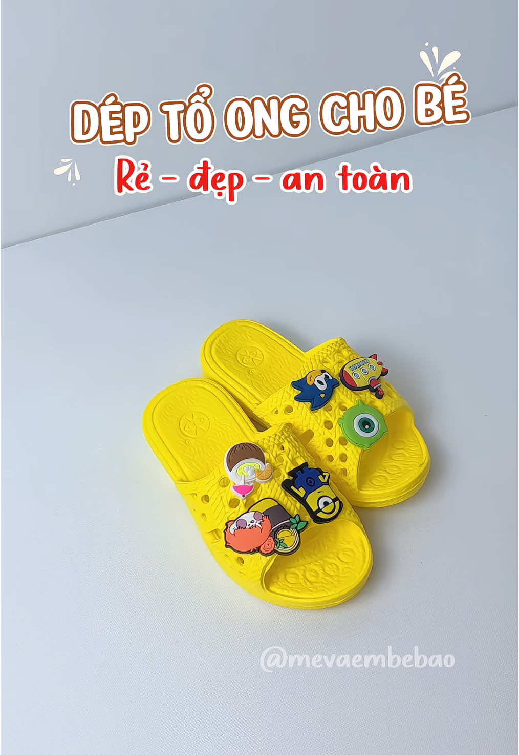 Dép tổ ong giờ xinh nhỉ các mom! Đôi này đế dày, mềm vừa phải, có độ ôm chân tốt đi sẽ tốt cho chân bé nhỏ nha #deptoongchobe #deptoongstickers #deptoong #depchobe #depchobegai #depchobetrai #mebimsua 