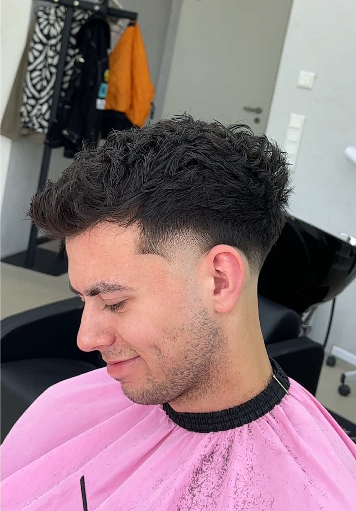 Bro had the perfect hair texture 🤩🤩 Link in bio for haircut appointments ✂️ #barber #barberlife #barberclips #barbertok #haircutmen #viralbarber #viralbarbers #viral #fy #fyp #foryou #foryouviral #menshaircuts #menshair #hairstylesformen #taper #creative 