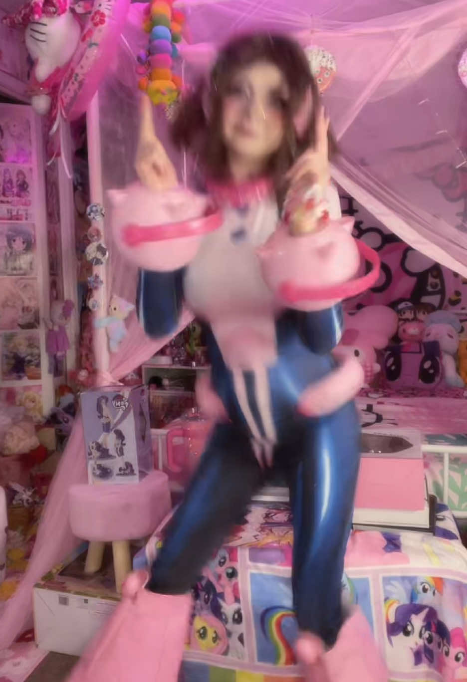 This was SO difficult to dance in😭😭 #ochakocosplay #ochakocosplay #ochakourarakacosplay #bnha #mhacosplay #myheroacademia #mha #ochakouraraka 