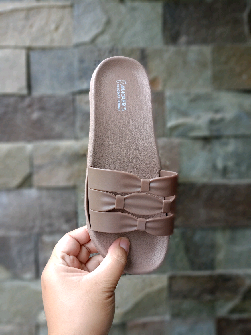 rekomendasi sandal karet yang murah tapi nyaman dan awet . . #sandal #sandalmurah #sandalcewek 