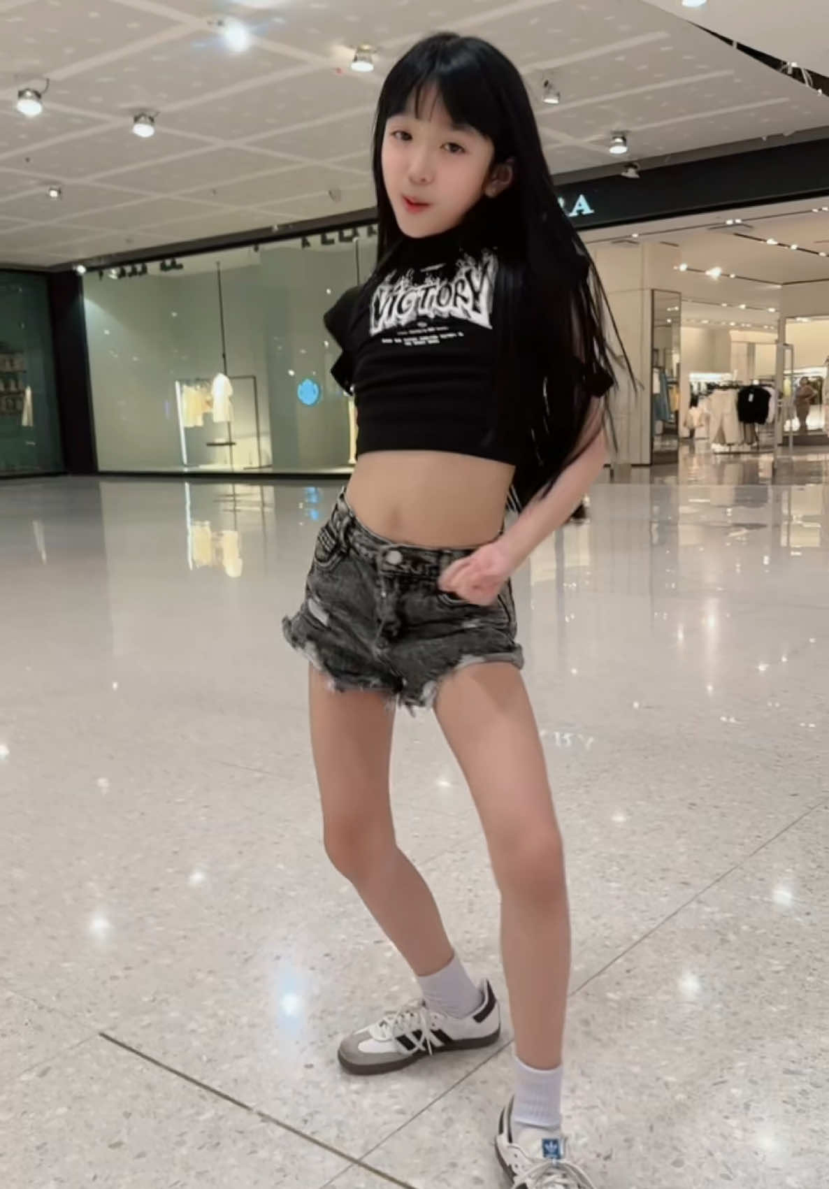 มาทุบกับพี่ลิซ่าค่ะ 🥰🥰 When I’m with you #lisa #lisaxtyla #whenimwithyou #tyla #เด็กชอบเต้น #tiktok @LISA @🐅 