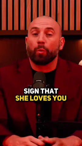 This is a clear sign that she is into you! #datingtips #adviceformen #relationships 