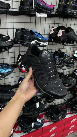 fullblack cakep🫵🏻 #niketn #nike 
