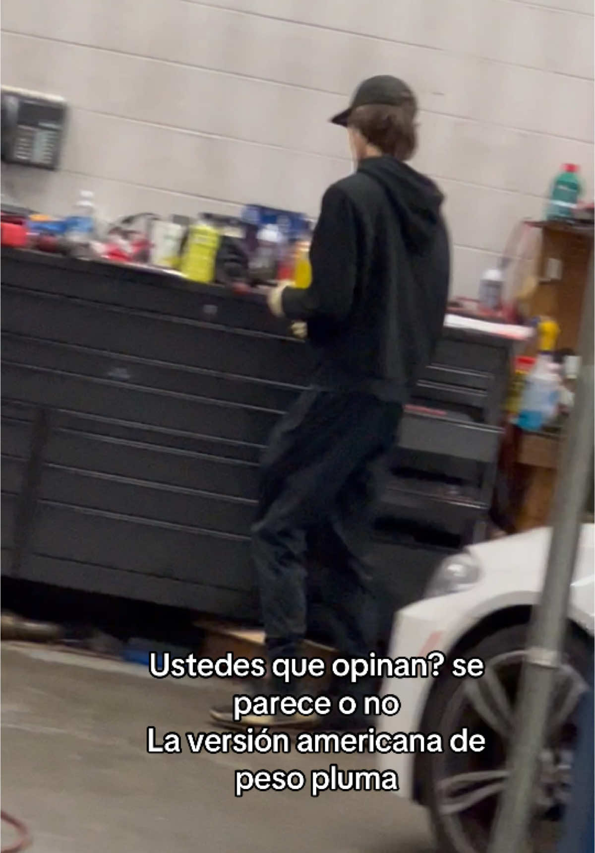 Lo encontré bro lo encontré el paso pluma americano Que dices se parece o no?