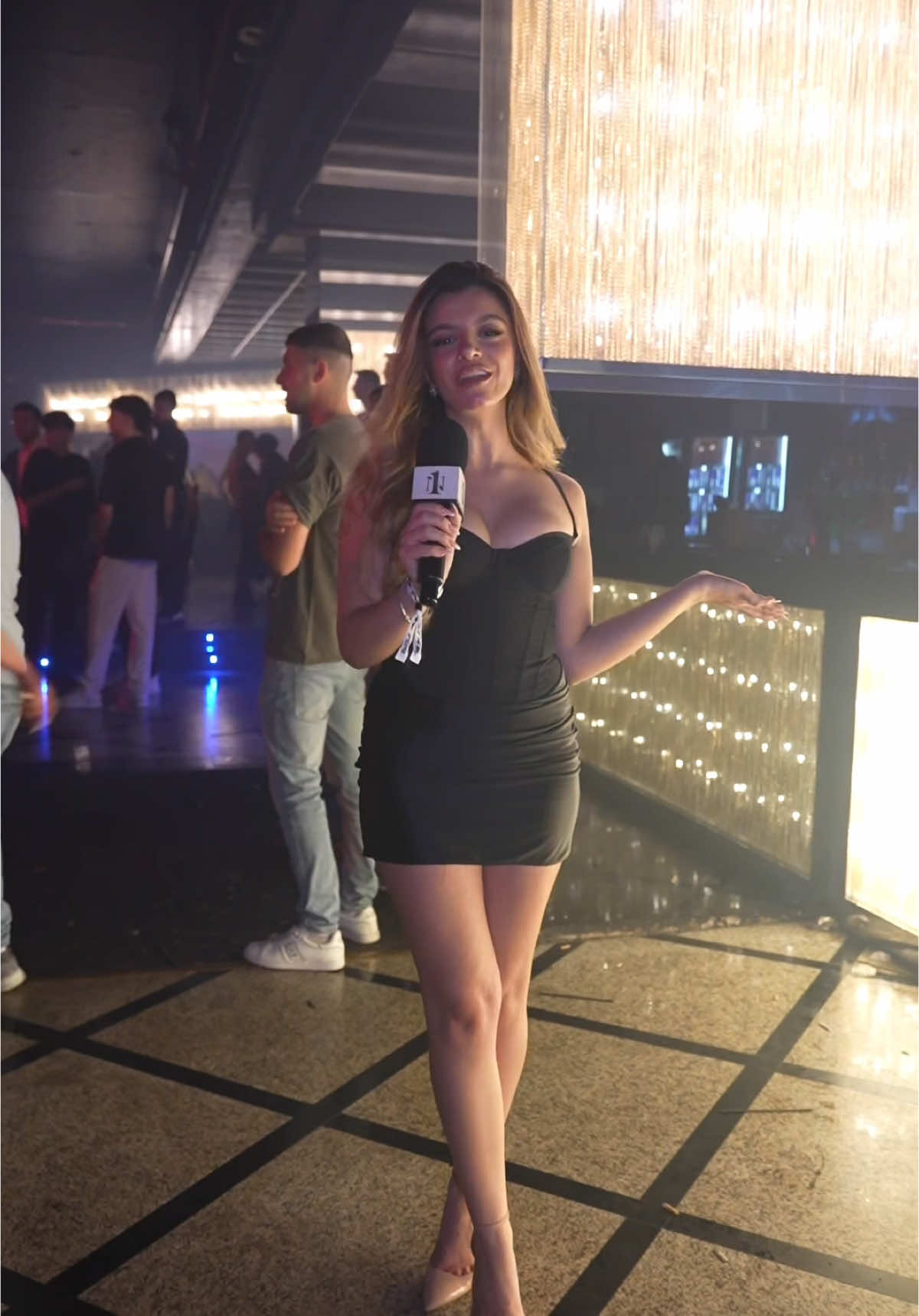 Outfit approvato🖤? Intervista 🇦🇱10/05 Noizy su @Discoteca NumberOne 😂🔥 #🇦🇱 #fyp #icon #noizy #albaniangirl #🇽🇰 #numberone #discotecanumberone #stevenbasalari #albania #ohpolly @Oh Polly #kleaxhafa 